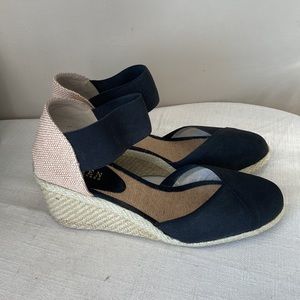 Ralph Lauren Espadrille Sandal Size 9 in box. Black Tan Jute